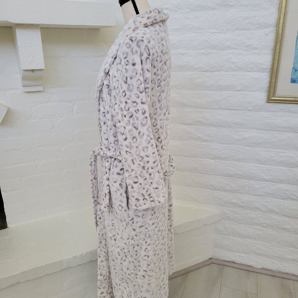 Noire Jasmine Rose Womens Bathrobe Medium White Gray Cheetah Leopard Long Sleeve - Picture 4 of 9